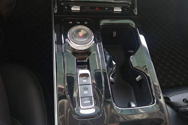 Used Wuling Xingguang 2024 Co-Creation Edition 510 Advanced Model Gear Lever
