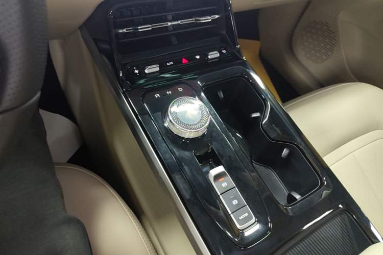 Used Wuling Xingguang 2024 Co-Creation Edition 510 Advanced Model Gear Lever