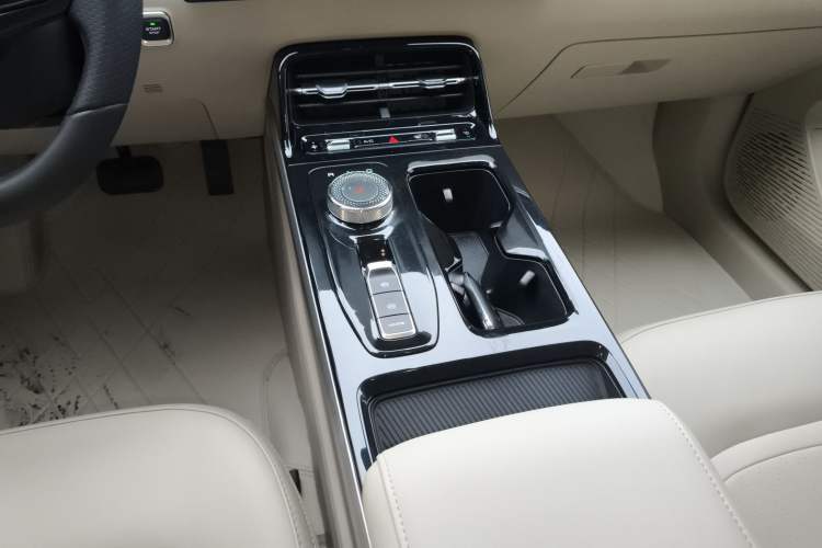 Used Wuling Xingguang 2024 Co-Creation Edition 510 Advanced Model Gear Lever
