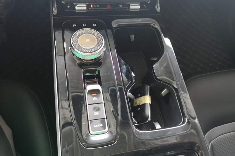 Used Wuling Xingguang 2024 Co-Creation Edition 510 Advanced Model Gear Lever