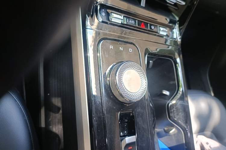 Used Wuling Xingguang 2024 Co-Creation Edition 510 Advanced Model Gear Lever
