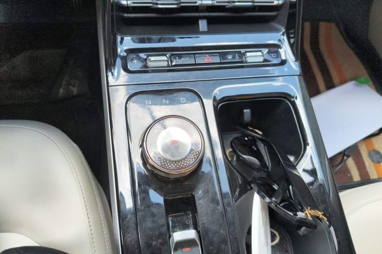 Used Wuling Xingguang 2024 Co-Creation Edition 510 Advanced Model Gear Lever