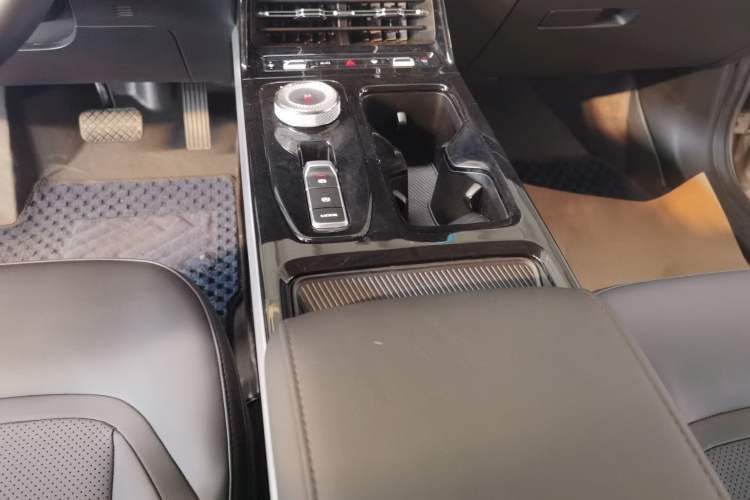 Used Wuling Xingguang 2024 Co-Creation Edition 510 Advanced Model Gear Lever