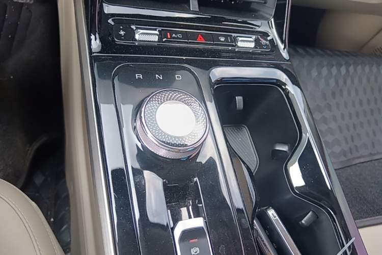 Used Wuling Xingguang 2024 Co-Creation Edition 510 Advanced Model Gear Lever