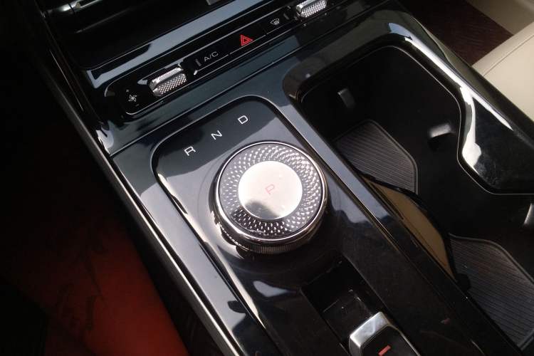 Used Wuling Xingguang 2024 Co-Creation Edition 510 Advanced Model Gear Lever