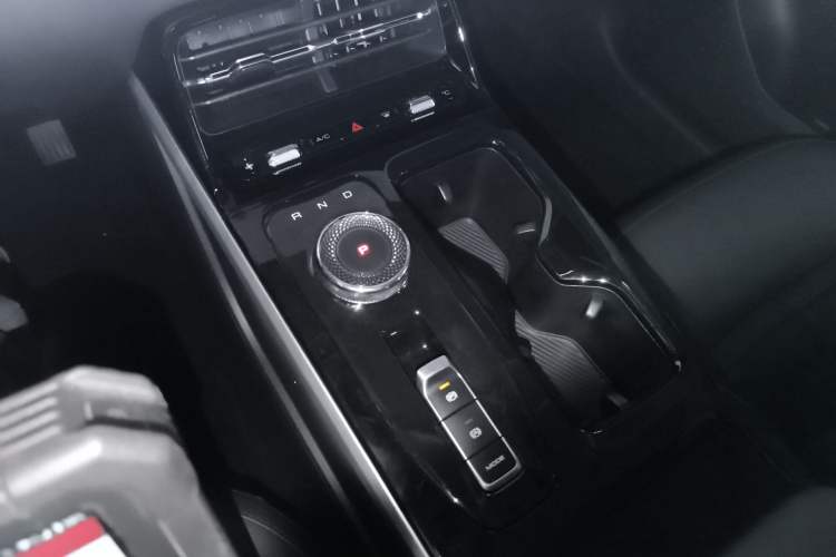 Used Wuling Xingguang 2024 Co-Creation Edition 510 Advanced Model Gear Lever
