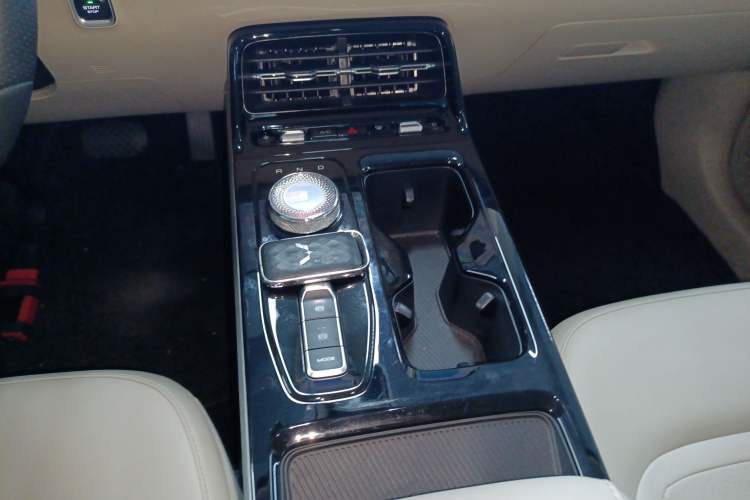 Used Wuling Xingguang 2024 Co-Creation Edition 510 Advanced Model Gear Lever