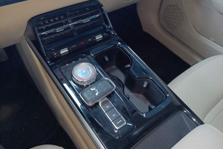 Used Wuling Xingguang 2024 Co-Creation Edition 510 Advanced Model Interior 1