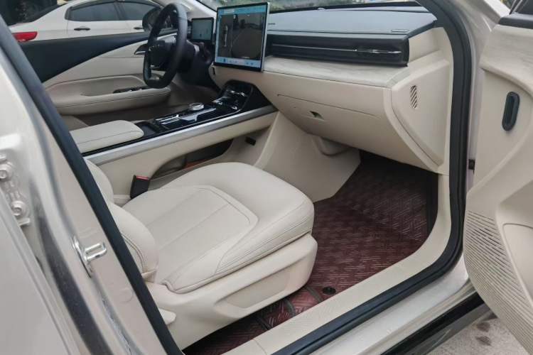 Used Wuling Xingguang 2024 Co-Creation Edition 510 Advanced Model Interior 2