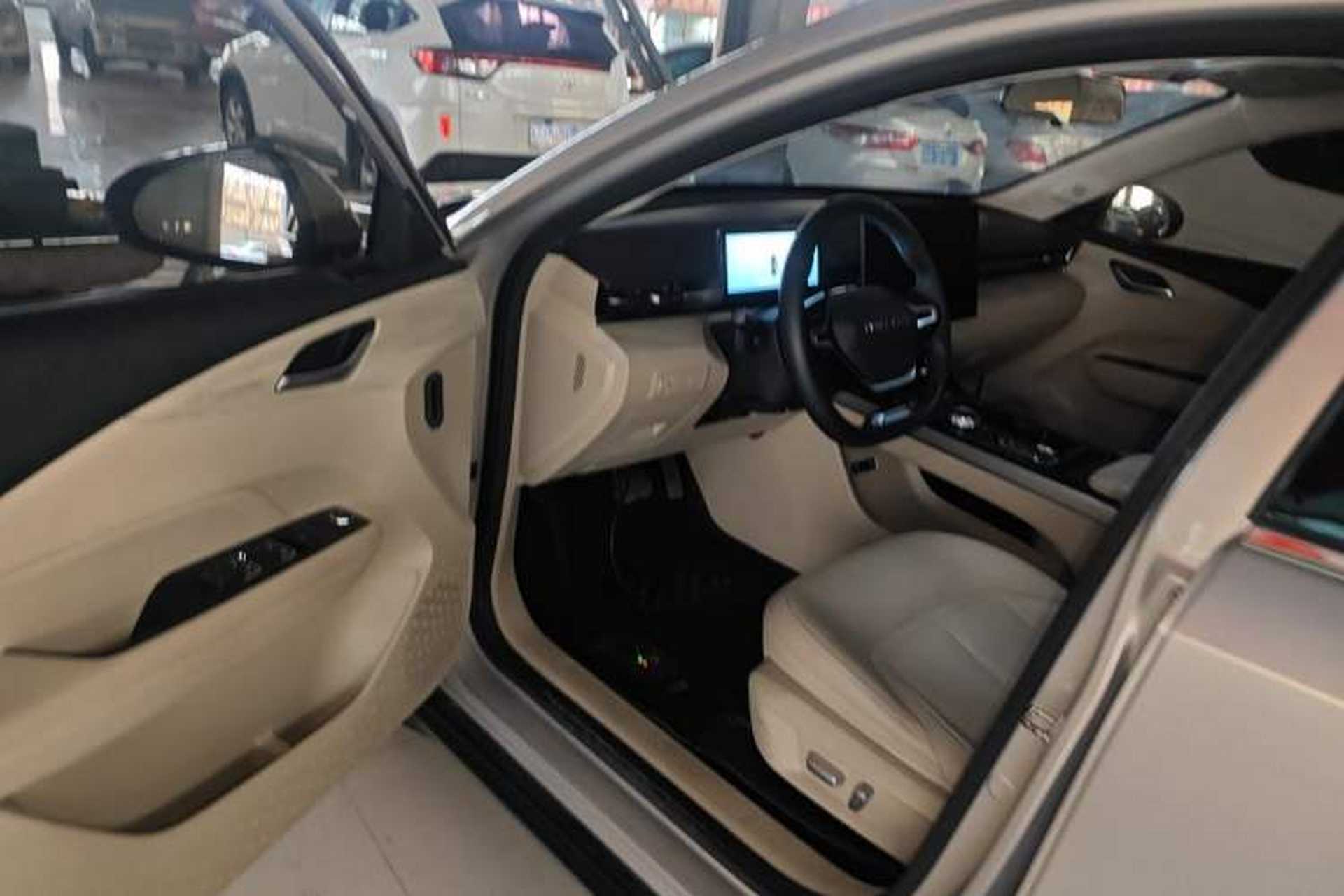 Used Wuling Xingguang 2024 Co-Creation Edition 510 Advanced Model Interior 3