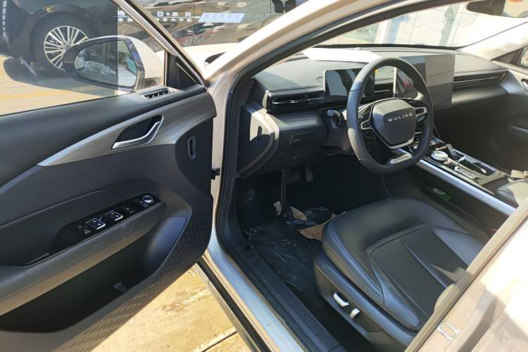 Used Wuling Xingguang 2024 Co-Creation Edition 510 Advanced Model Interior 3