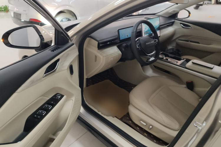Used Wuling Xingguang 2024 Co-Creation Edition 510 Advanced Model Interior 3