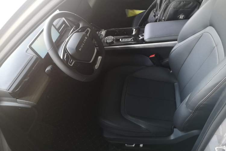 Used Wuling Xingguang 2024 Co-Creation Edition 510 Advanced Model Left Front Seat