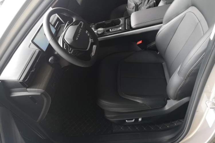 Used Wuling Xingguang 2024 Co-Creation Edition 510 Advanced Model Left Front Seat
