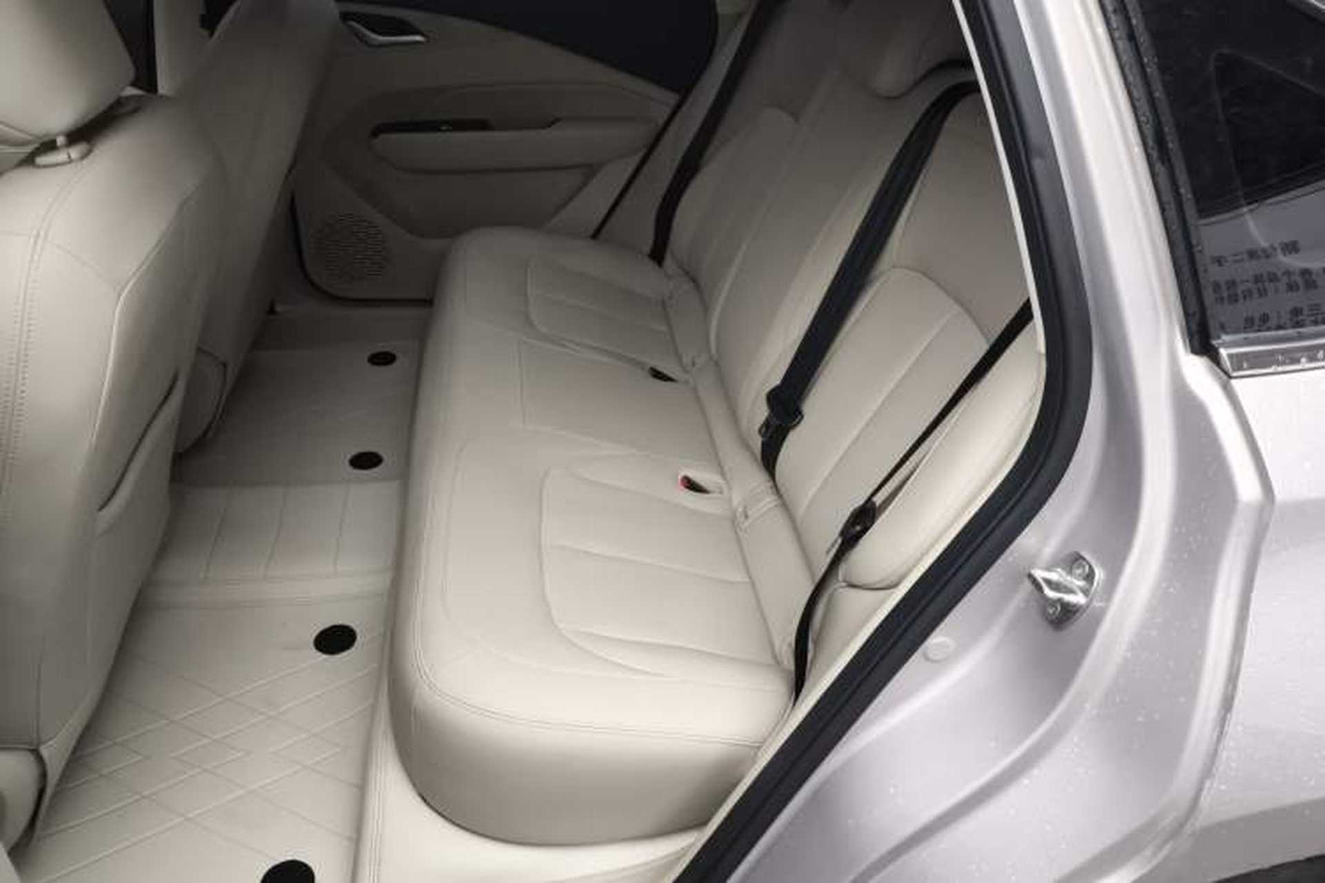 Used Wuling Xingguang 2024 Co-Creation Edition 510 Advanced Model Left Rear Seat