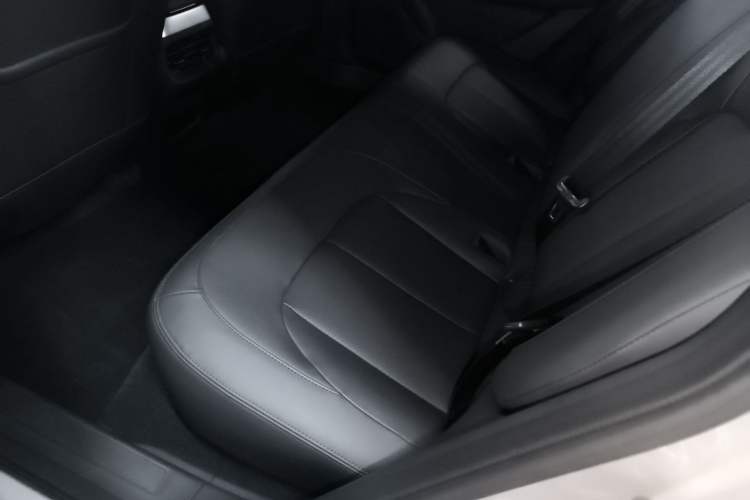 Used Wuling Xingguang 2024 Co-Creation Edition 510 Advanced Model Left Rear Seat