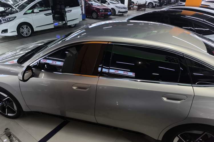 Used Wuling Xingguang 2024 Co-Creation Edition 510 Advanced Model Left Side