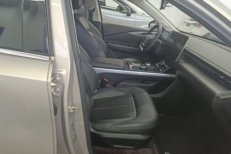 Used Wuling Xingguang 2024 Co-Creation Edition 510 Advanced Model Right Front Seat