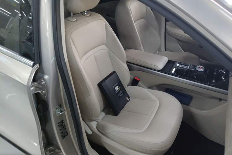 Used Wuling Xingguang 2024 Co-Creation Edition 510 Advanced Model Right Front Seat