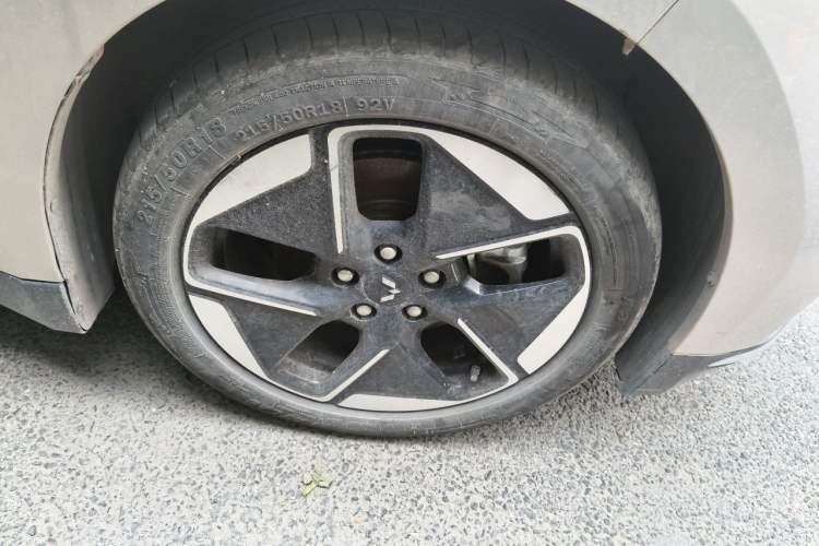 Used Wuling Xingguang 2024 Co-Creation Edition 510 Advanced Model Right Front Wheel Hub