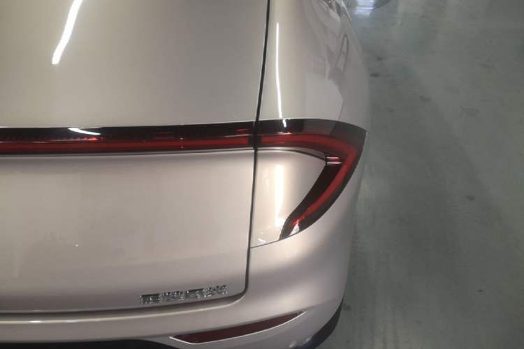 Used Wuling Xingguang 2024 Co-Creation Edition 510 Advanced Model Right Rear Taillight
