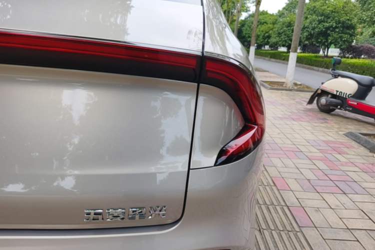 Used Wuling Xingguang 2024 Co-Creation Edition 510 Advanced Model Right Rear Taillight