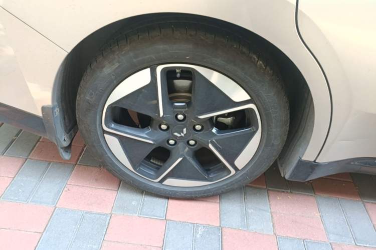 Used Wuling Xingguang 2024 Co-Creation Edition 510 Advanced Model Right Rear Wheel Hub