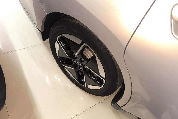 Used Wuling Xingguang 2024 Co-Creation Edition 510 Advanced Model Right Rear Wheel Hub