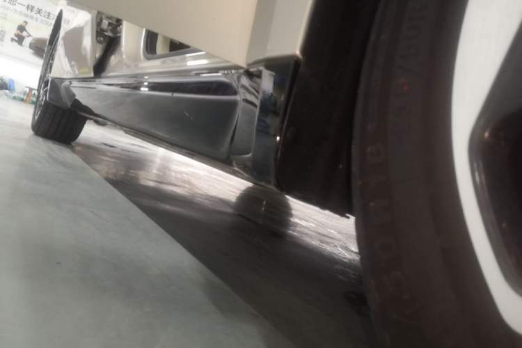 Used Wuling Xingguang 2024 Co-Creation Edition 510 Advanced Model Right Side Sill