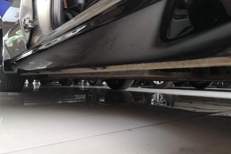Used Wuling Xingguang 2024 Co-Creation Edition 510 Advanced Model Right Side Sill