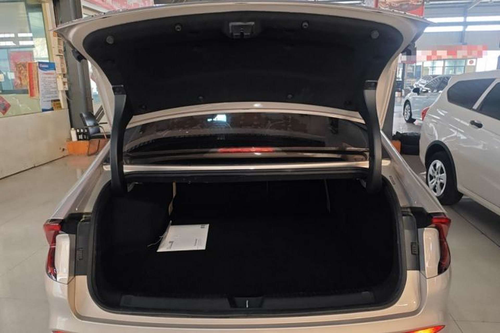 Used Wuling Xingguang 2024 Co-Creation Edition 510 Advanced Model Trunk