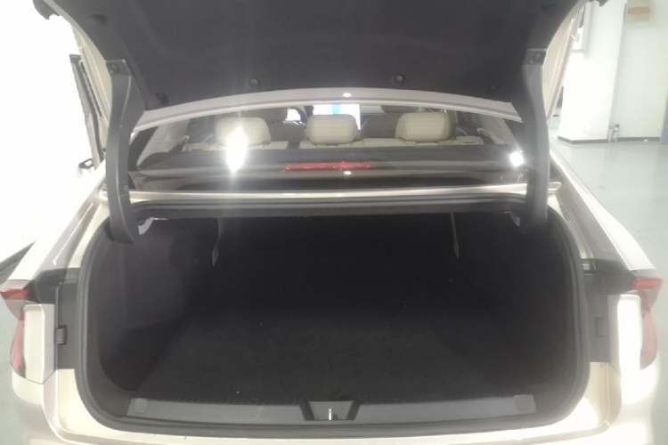 Used Wuling Xingguang 2024 Co-Creation Edition 510 Advanced Model Trunk