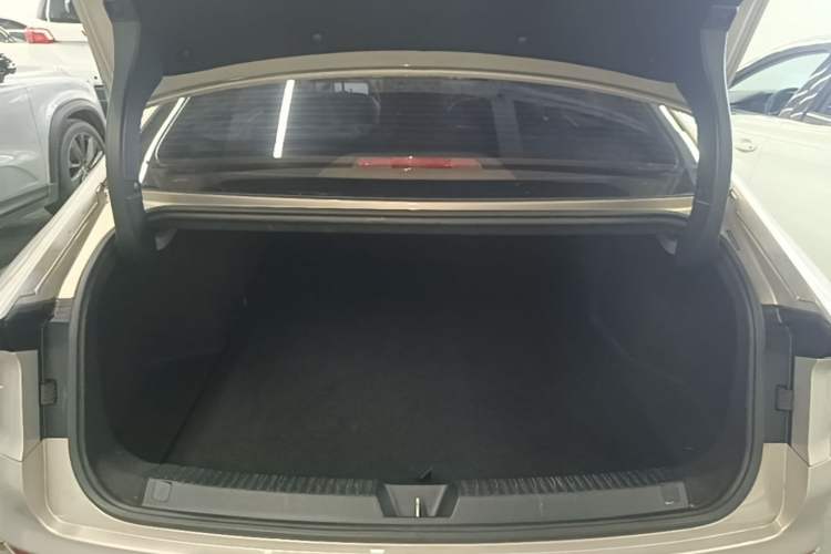 Used Wuling Xingguang 2024 Co-Creation Edition 510 Advanced Model Trunk