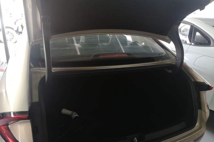 Used Wuling Xingguang 2024 Co-Creation Edition 510 Advanced Model Trunk