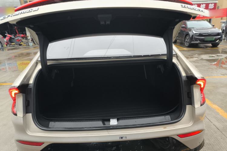 Used Wuling Xingguang 2024 Co-Creation Edition 510 Advanced Model Trunk
