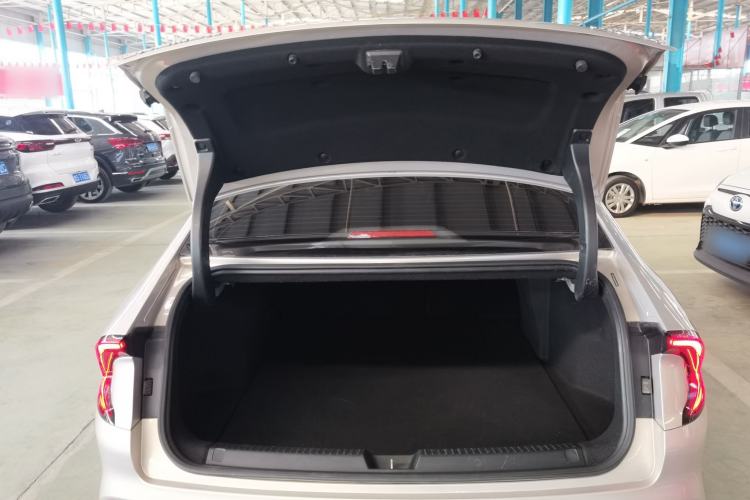 Used Wuling Xingguang 2024 Co-Creation Edition 510 Advanced Model Trunk