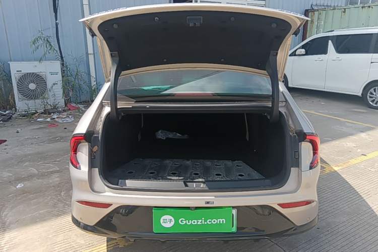 Used Wuling Xingguang 2024 Co-Creation Edition 510 Advanced Model Trunk