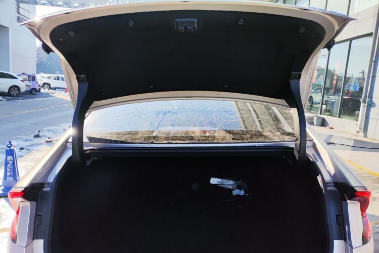 Used Wuling Xingguang 2024 Co-Creation Edition 510 Advanced Model Trunk