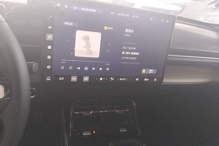 Used Wuling Xingguang 2024 Co-Creation Edition 510 Advanced Model Audio And AC Panel