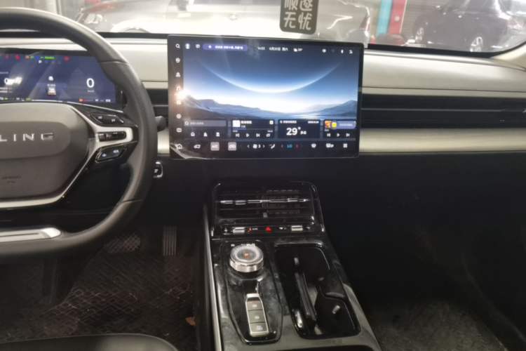 Used Wuling Xingguang 2024 Co-Creation Edition 150 Flagship Model Audio And AC Panel