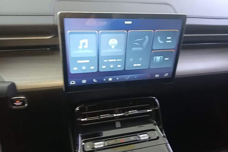 Used Wuling Xingguang 2024 Co-creation Edition 150 Standard Model Audio And AC Panel