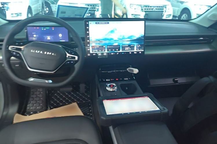 Used Wuling Xingguang 2024 Co-Creation Edition 510 Advanced Model Center Console