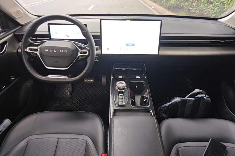 Used Wuling Xingguang 2024 Co-Creation Edition 510 Advanced Model Center Console