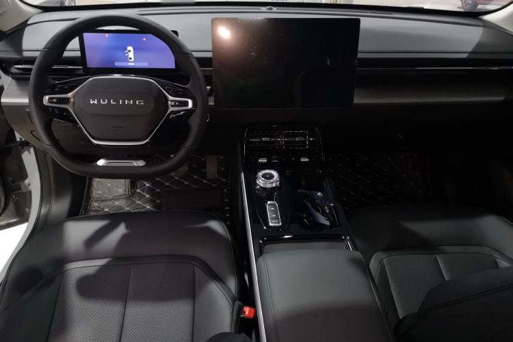 Used Wuling Xingguang 2024 Co-Creation Edition 510 Advanced Model Center Console