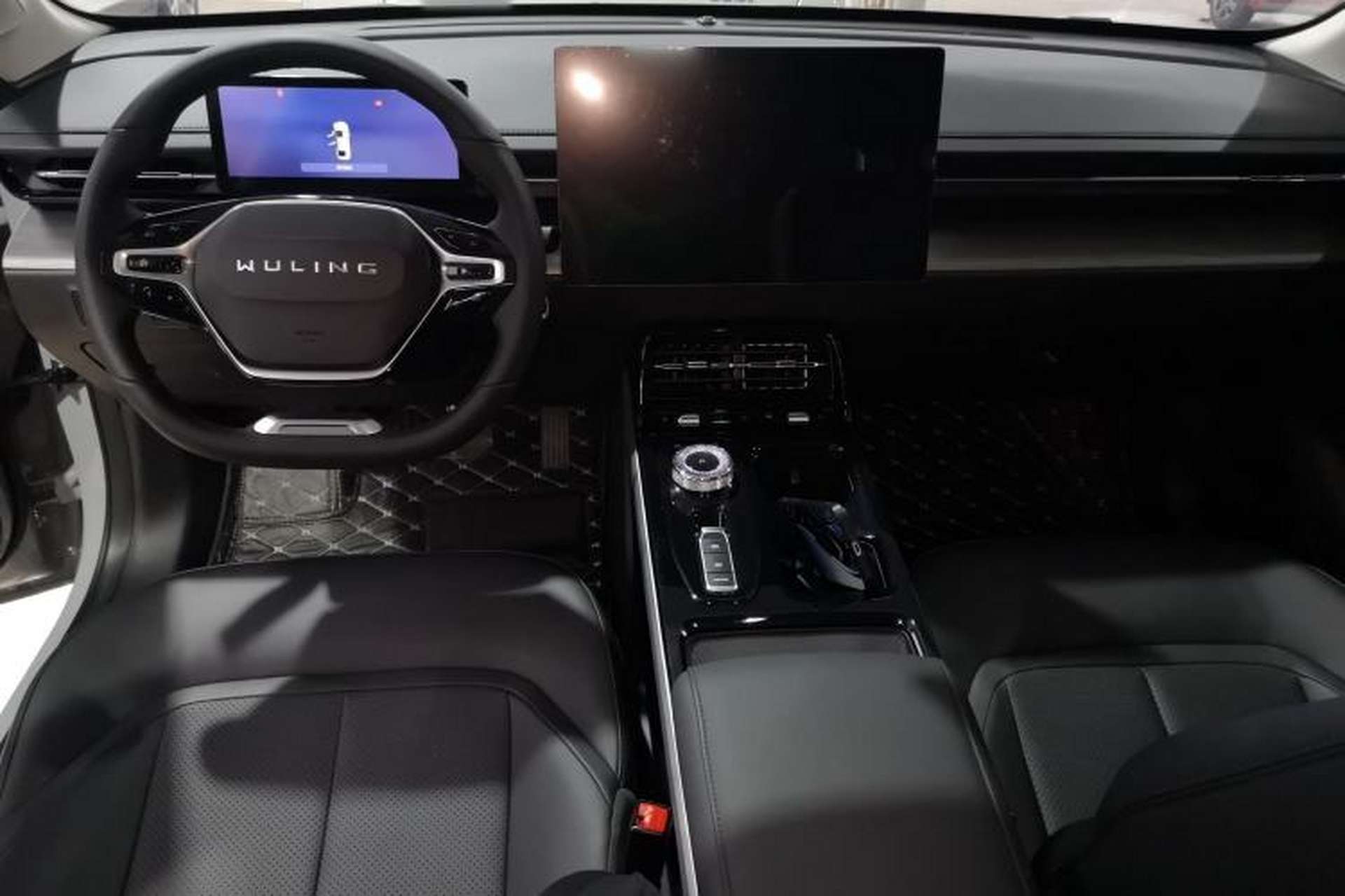 Used Wuling Xingguang 2024 Co-Creation Edition 510 Advanced Model Center Console