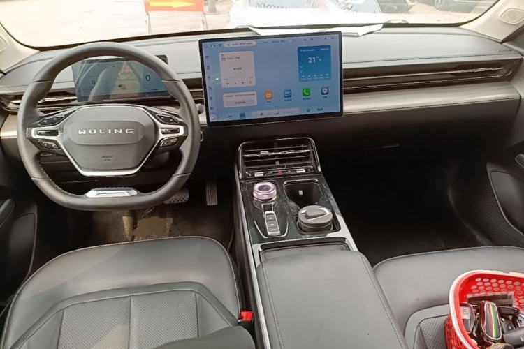 Used Wuling Xingguang 2024 Co-Creation Edition 510 Advanced Model Center Console