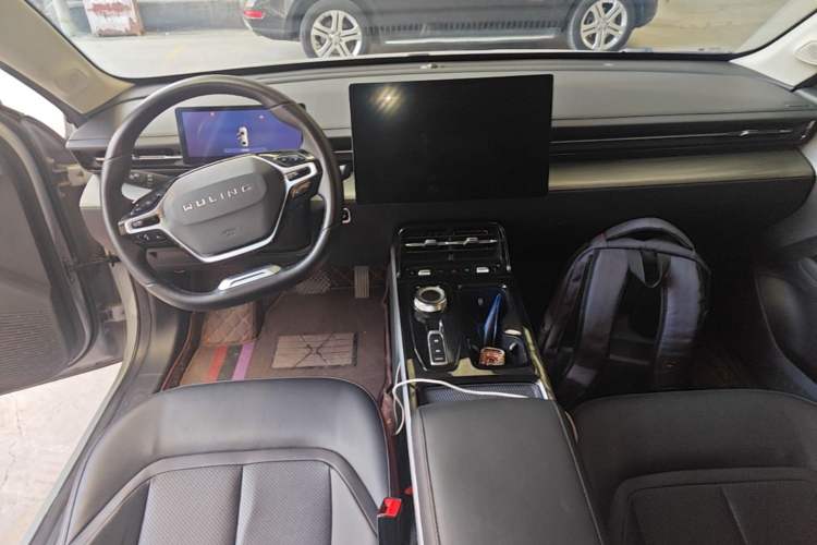 Used Wuling Xingguang 2024 Co-Creation Edition 510 Advanced Model Center Console