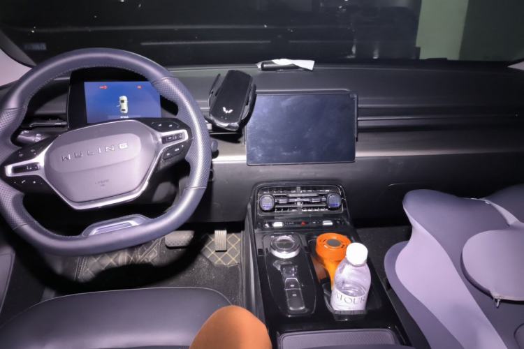 Used Wuling Xingguang 2024 Co-creation Edition 150 Standard Model Center Console