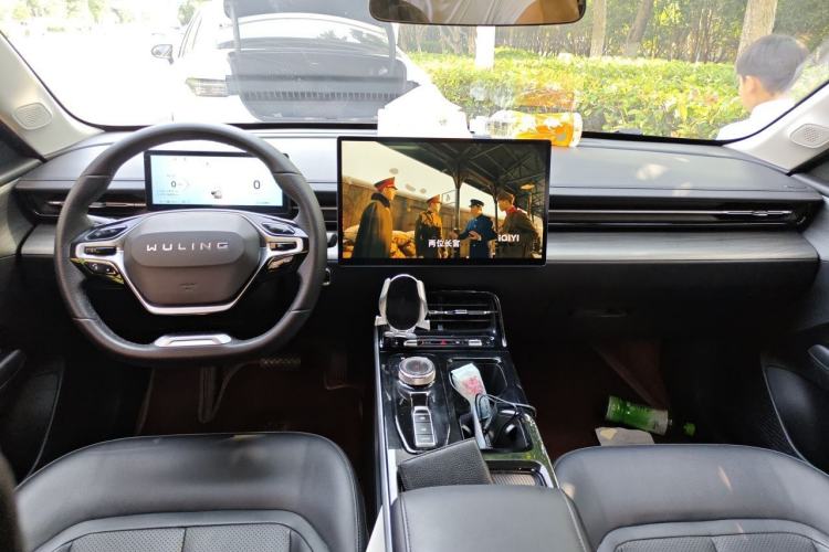 Used Wuling Xingguang 2024 Co-Creation Edition 510 Advanced Model Center Console
