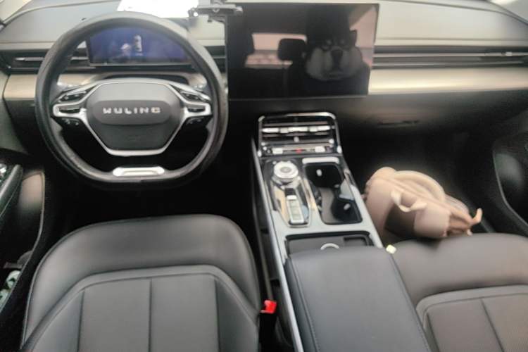 Used Wuling Xingguang 2024 Co-Creation Edition 510 Advanced Model Center Console